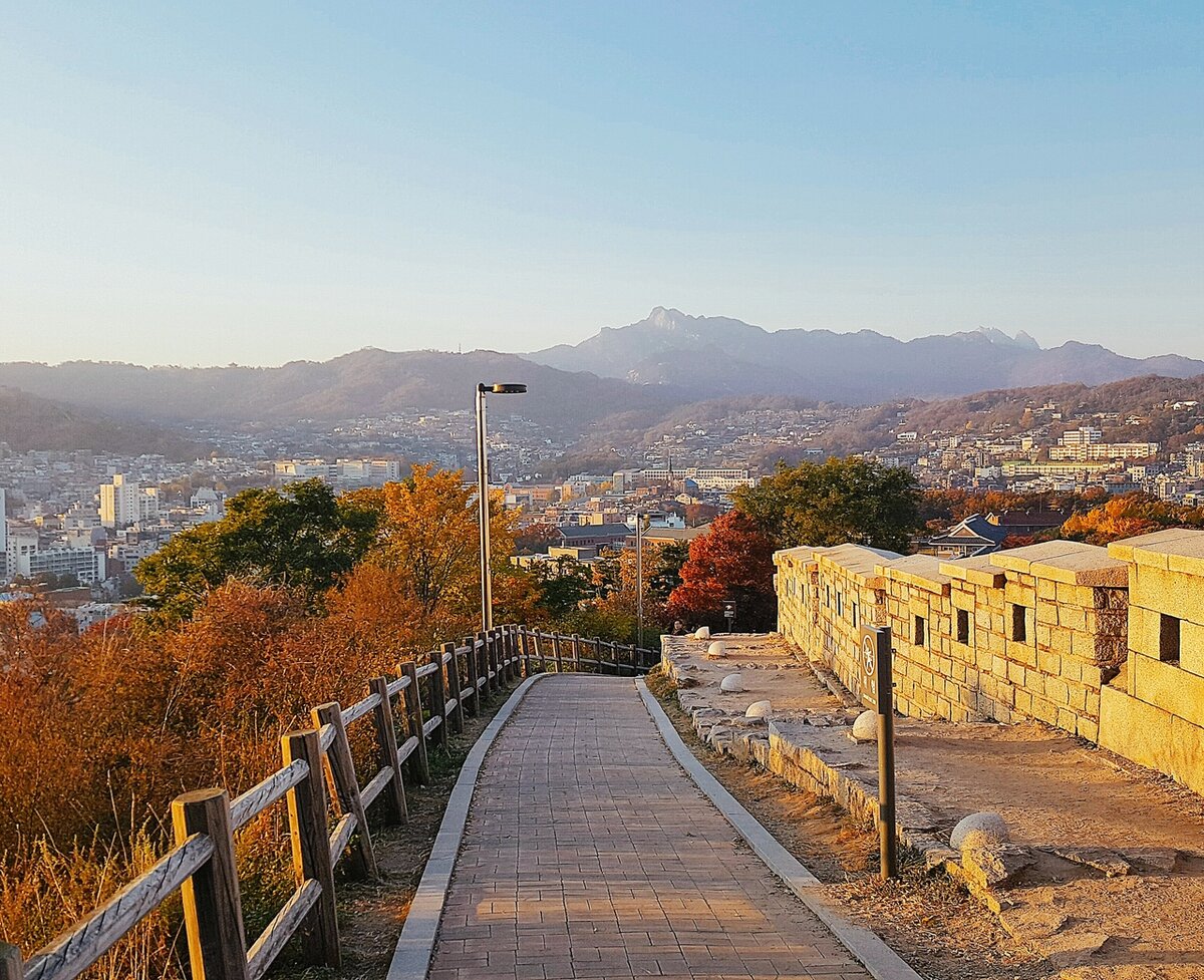 Панорамный вид на Сеул из парка Наксан.