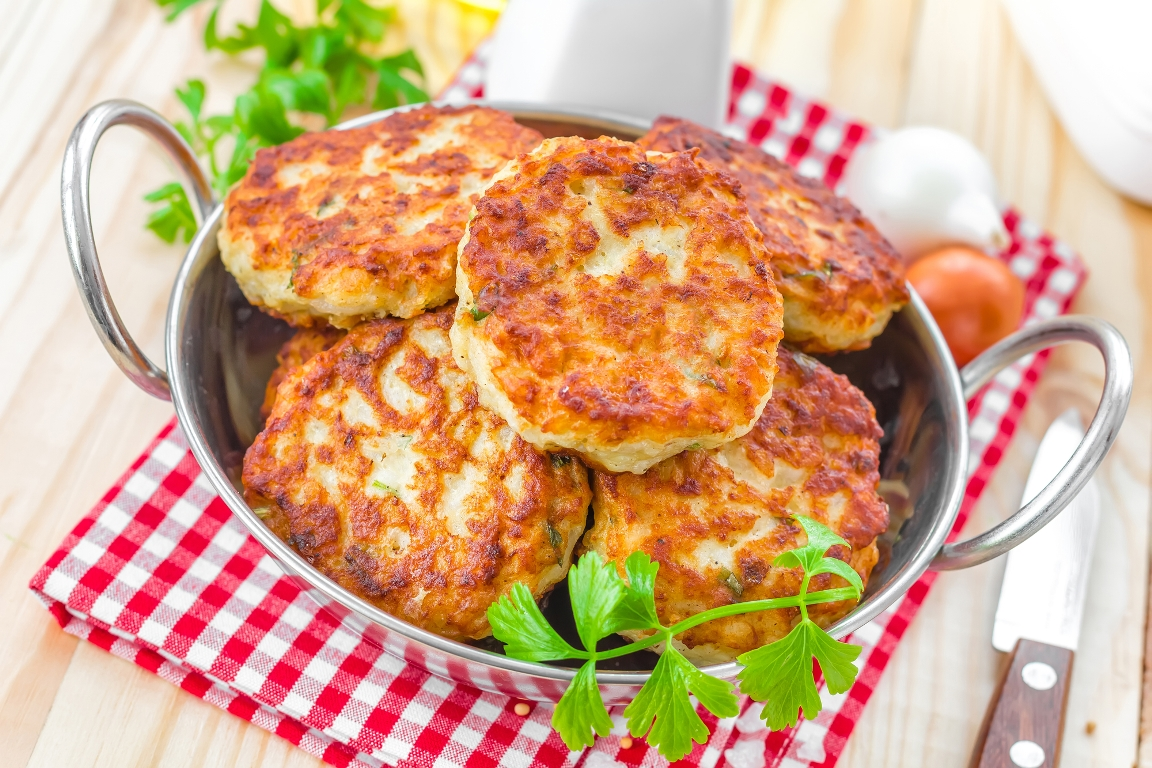 Котлеты из кабачков. Рыбные оладьи. Оладушки с кабачком и куриным фаршем. Котлеты из кабачков с сыром.