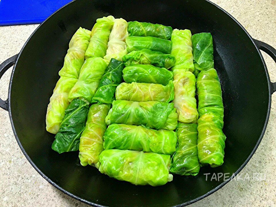 Голубцы с курицей, свиной грудинкой и грибами