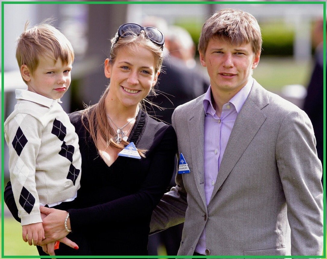 Домохозяйка Юлия, Аршавин и их старший сын Артем