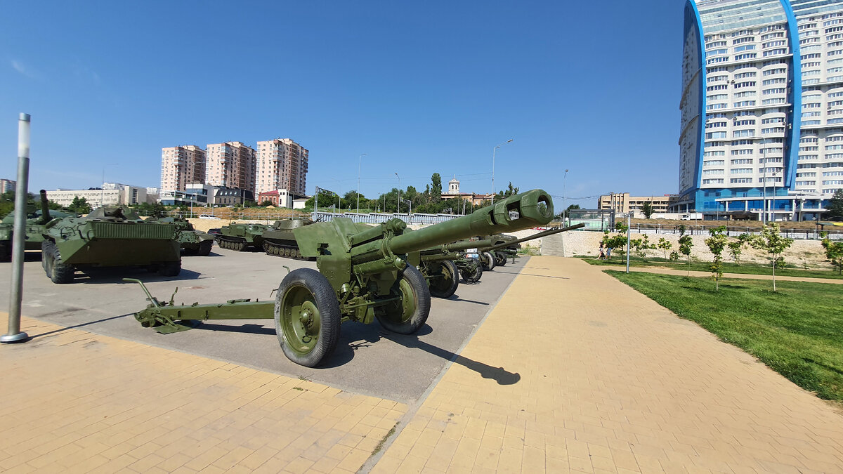 Волгоград магнитогорск. Волгоград музей техники. Парк Победы Волгоград техника. Парк военной техники Магнитогорск.