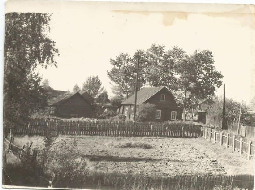 Вид на дом со стороны железной дороги. 1967 год.