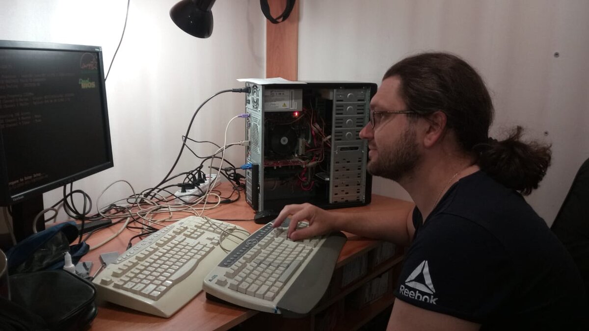 Мастер Андрей за работой