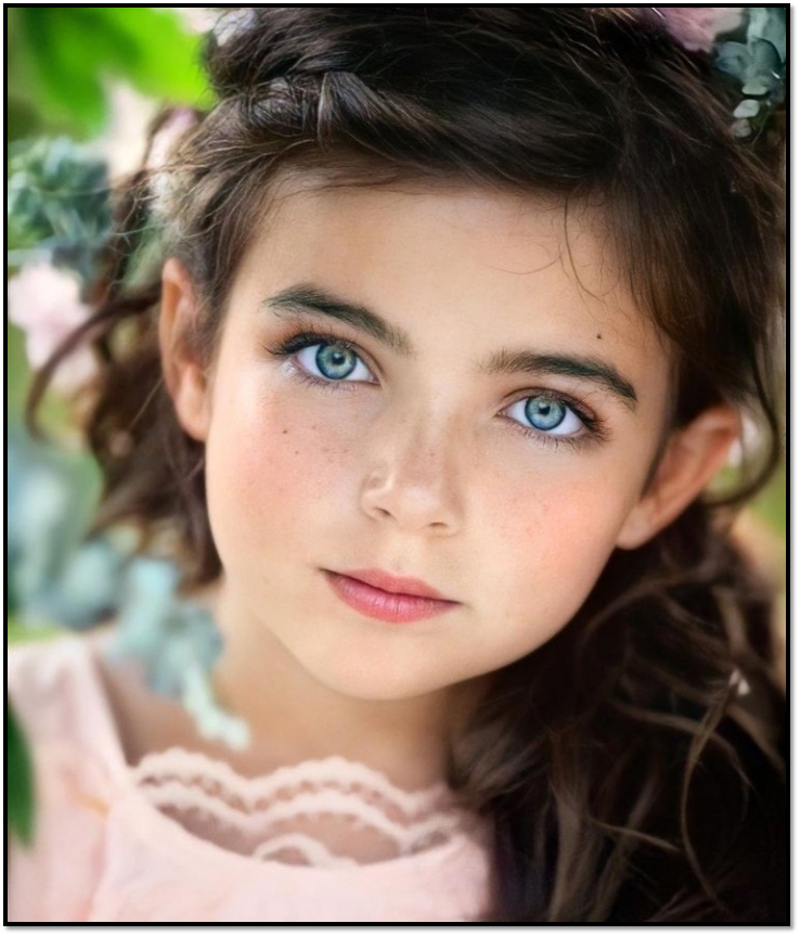 Девочка с голубыми глазами. Самые красивые дети. Красивые глаза. Маленькая девочка с зелеными глазами.