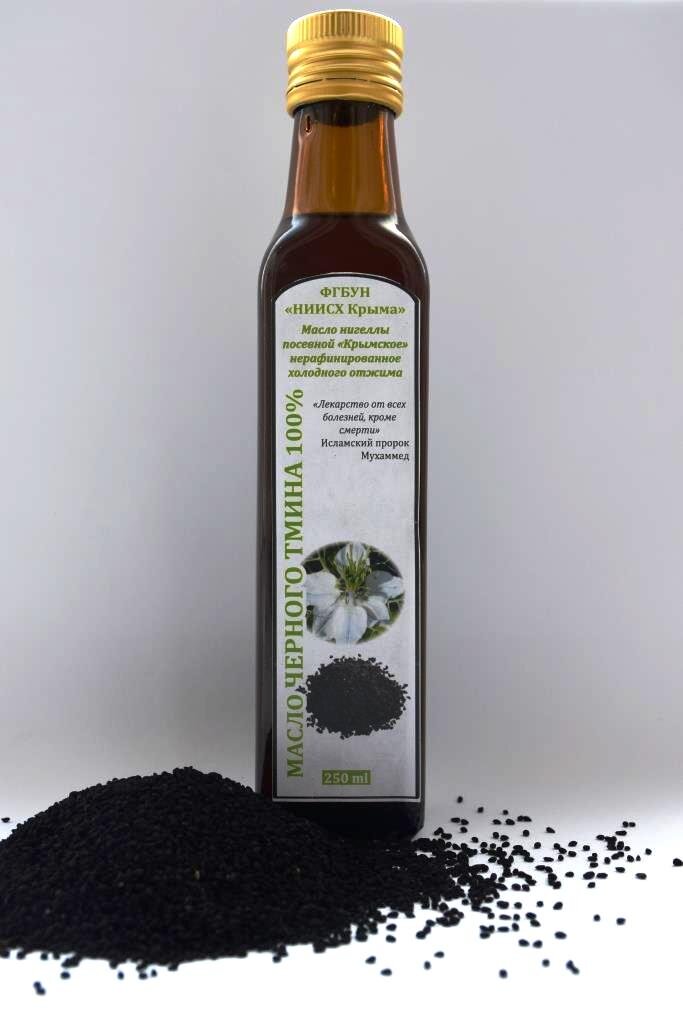 На днях информационное пространство взорвала новость: цветковое  
растение нигелла посевная (Nigella sativa L.), больше известное как черный тмин, может быть использовано в будущем как новое средство против COVID-19 благодаря нейтрализующим свойствам тимохинона – вещества, содержащегося в его семенах.

Это фитохимическое соединение способно связываться с S-белком и блокировать развитие легочной пневмонии, - сообщается в статье, опубликованной накануне в журнале Clinical and Experimental Pharmacology and Physiology.

В 2020 году селекционерами НИИСХ Крыма был получен и запатентован сорт нигеллы посевной под названием Крымчанка. В научной лаборатории Института изучили состав жирного масла семян растения, выращенных на собственных опытных участках, и убедились в их высокой ценности. Кроме жирных кислот - линолевой (Омега-6), олеиновой (Омега-9) и альфа-линоленовой (Омега-3), его состав включает такие группы биологически активных компонентов, как стероиды, алкалоиды, фермент липазу, эфирное масло, жирное масло, аминокислоты, углеводы, белки, минеральные вещества, витамины, антиоксиданты П-цимен и лимонен. В сочетании друг с другом эти вещества способны оказывать на организм человека оздоравливающее, иммуностимулирующее, общеукрепляющее действие, помогать справляться с вирусными и бактериальными нагрузками.

Благодаря ученым ФГБУН «НИИСХ Крыма» черный тмин - «Лекарство от всех болезней, кроме смерти», как сказано в Коране, стал доступен для выращивания в нашей стране. Его ценность уже доказана, осталось только грамотно распорядиться имеющимися результатами интеллектуальной деятельности, чтобы получить максимальную пользу для здоровья нации.