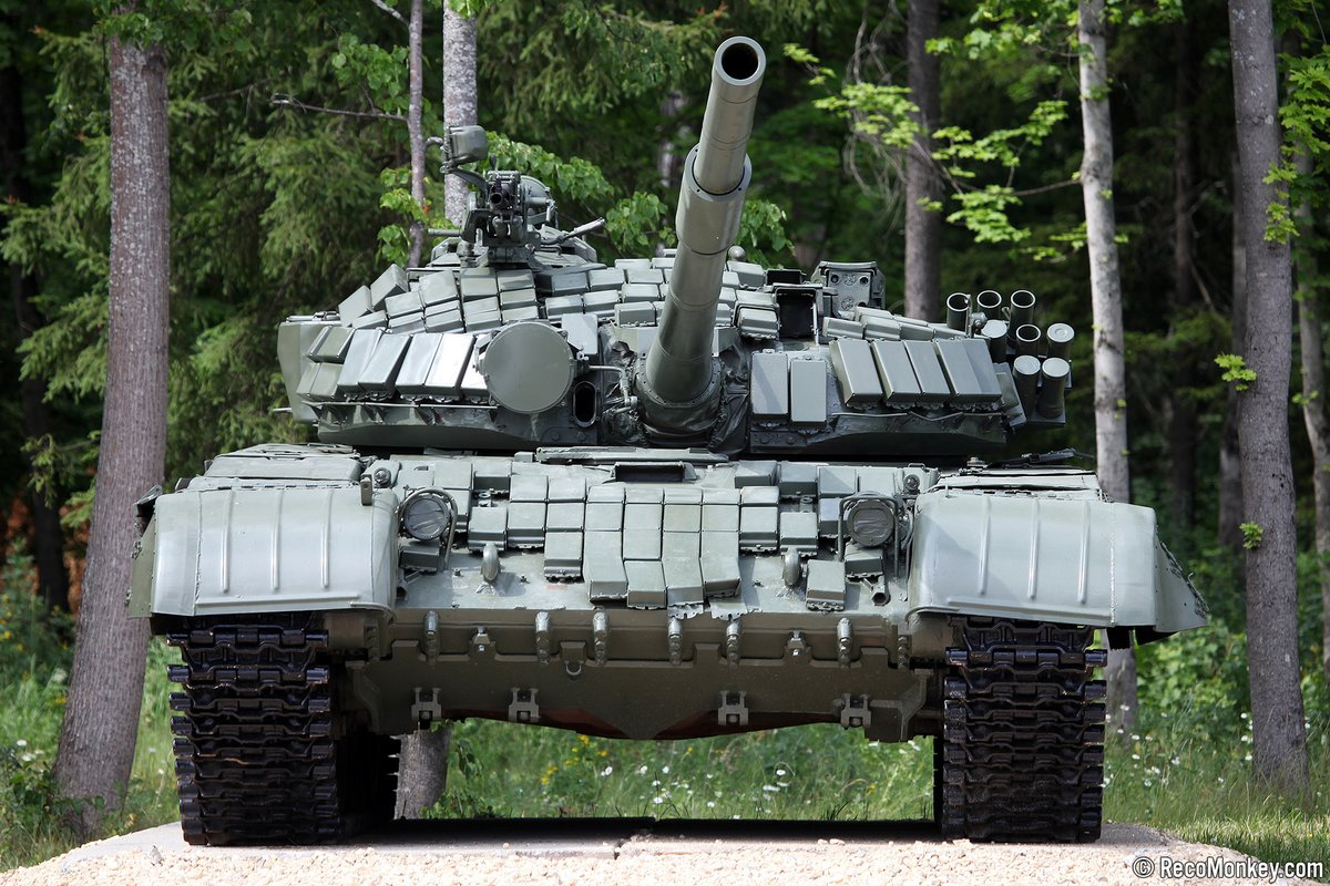 Т 72б 1. T72 танк. Танка т-72. Т-72 1989. Танк т-72 сбоку.