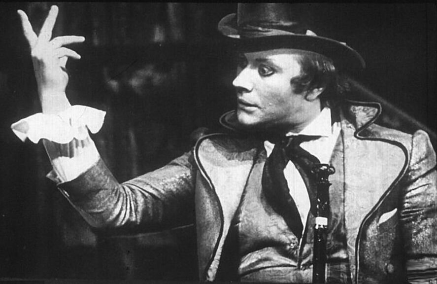 Андрей Миронов в роли Хлестакова (Яндекс.картинки)