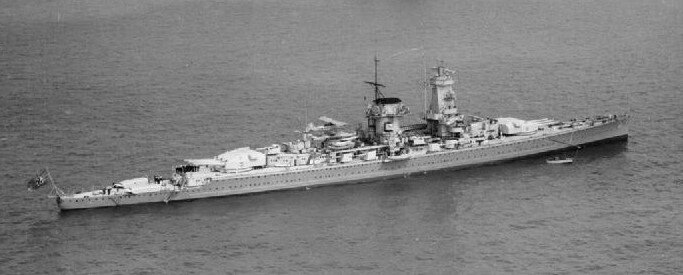 Admiral Graf Spee в Спитхэде, Британия в 1937 году.