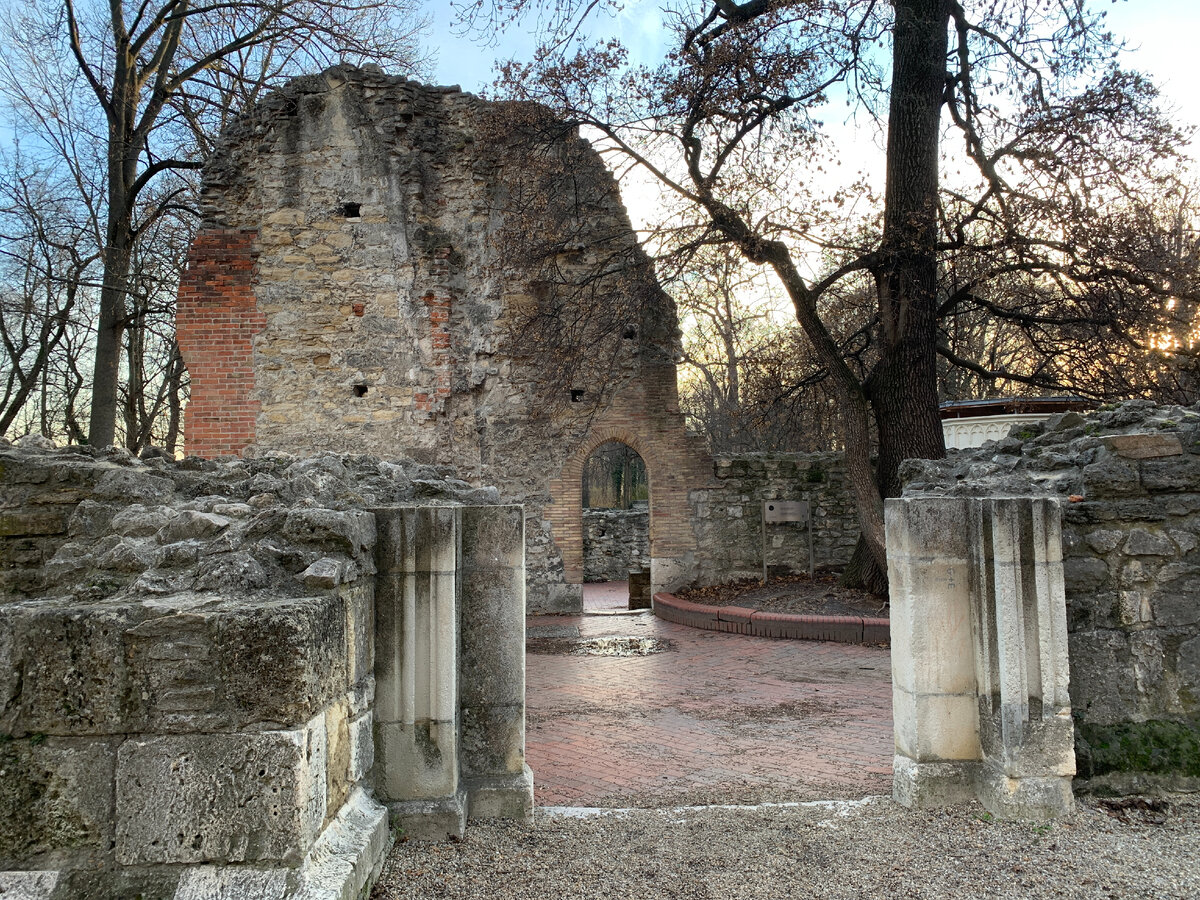 Развалины Доминиканского монастыря. Остров Маргит, Будапешт. Фото автора. Листайте галерею, чтобы увидеть больше