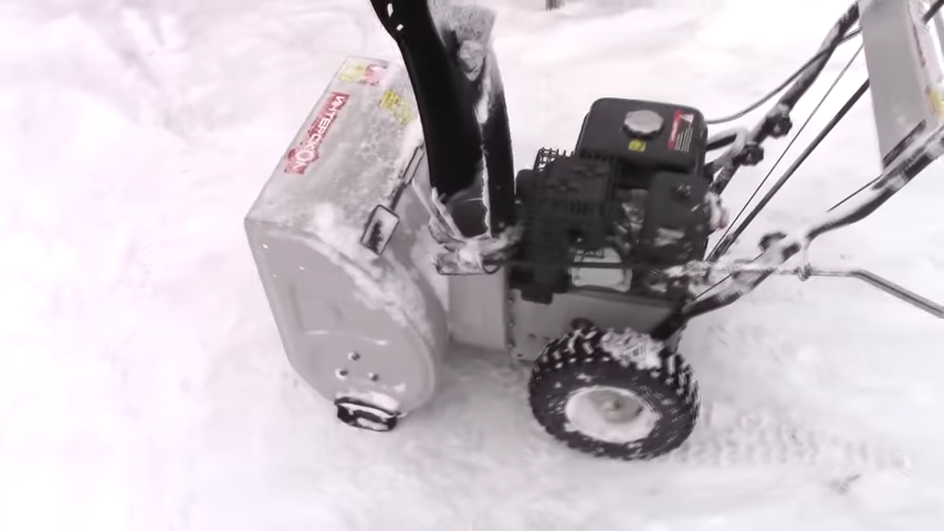 Российский снегоуборщик «ИНТЕРСКОЛ СМБ – 650Э»