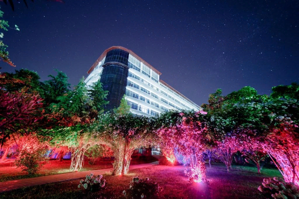 фото https://www.booking.com/hotel/ru/prometey-club-lazarevskoye.ru.html?