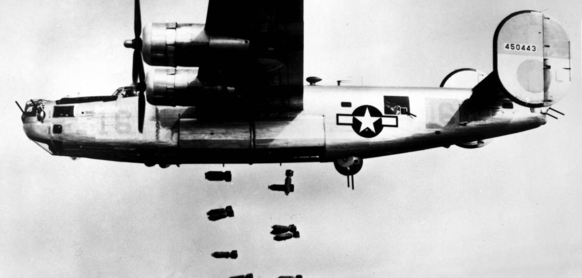 В конце войны, когда немецкая ПВО была фактически ликвидирована,В-24 "Либерейторс" всё чаще использовались в Европе.