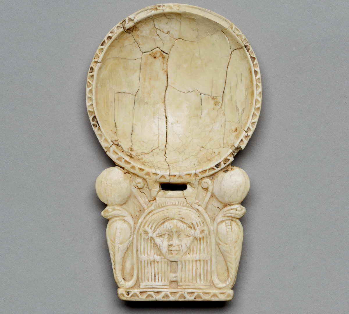 Косметическая ложка около 1295-1070 гг. до н. э.