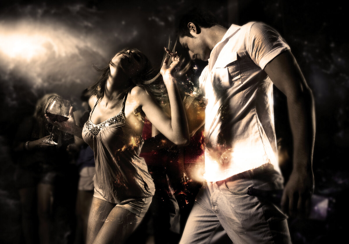 Она танцевала в клубе с другим мужчиной (Источник: preemoproductions.com)