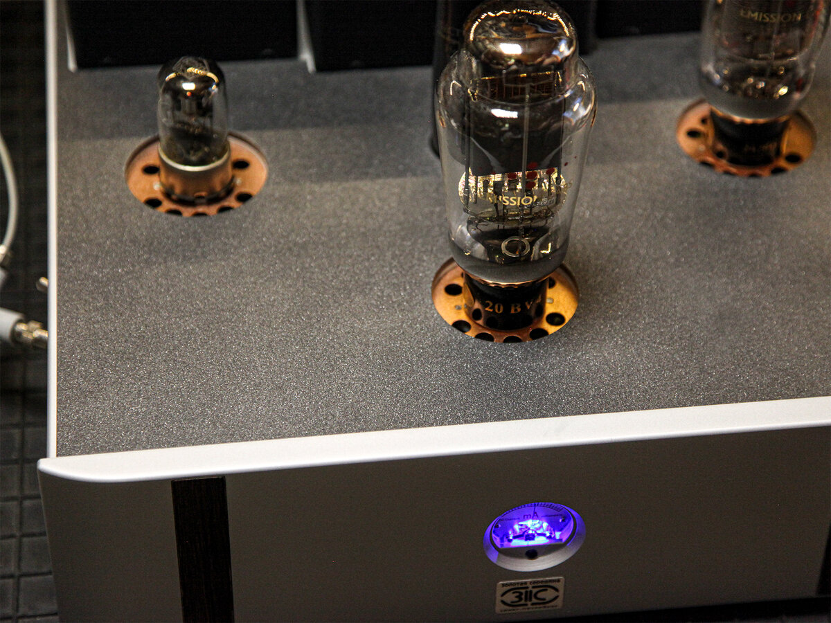 Усилитель на радиолампе EML 20B V4 производства "Золотая Середина"