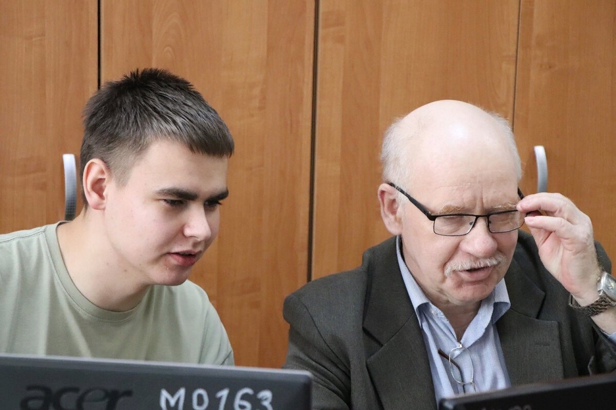 Ресурсный центр цифровых волонтеров оказывает компьютерную помощь пенсионерам Вологды и сельских районов области в очном и дистанционных форматах.