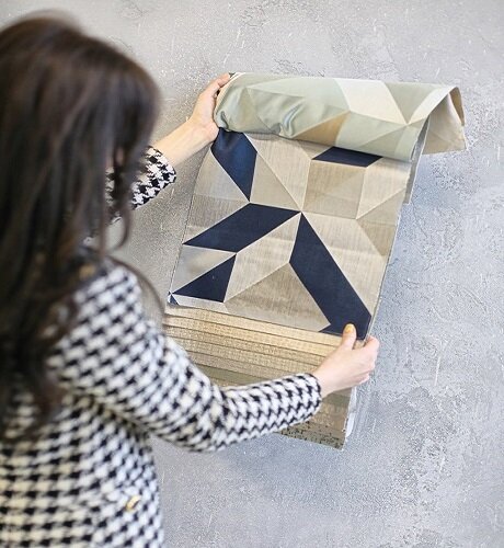 Подбор ткани дизайнером "Studio Ameli" под интерьер комнаты