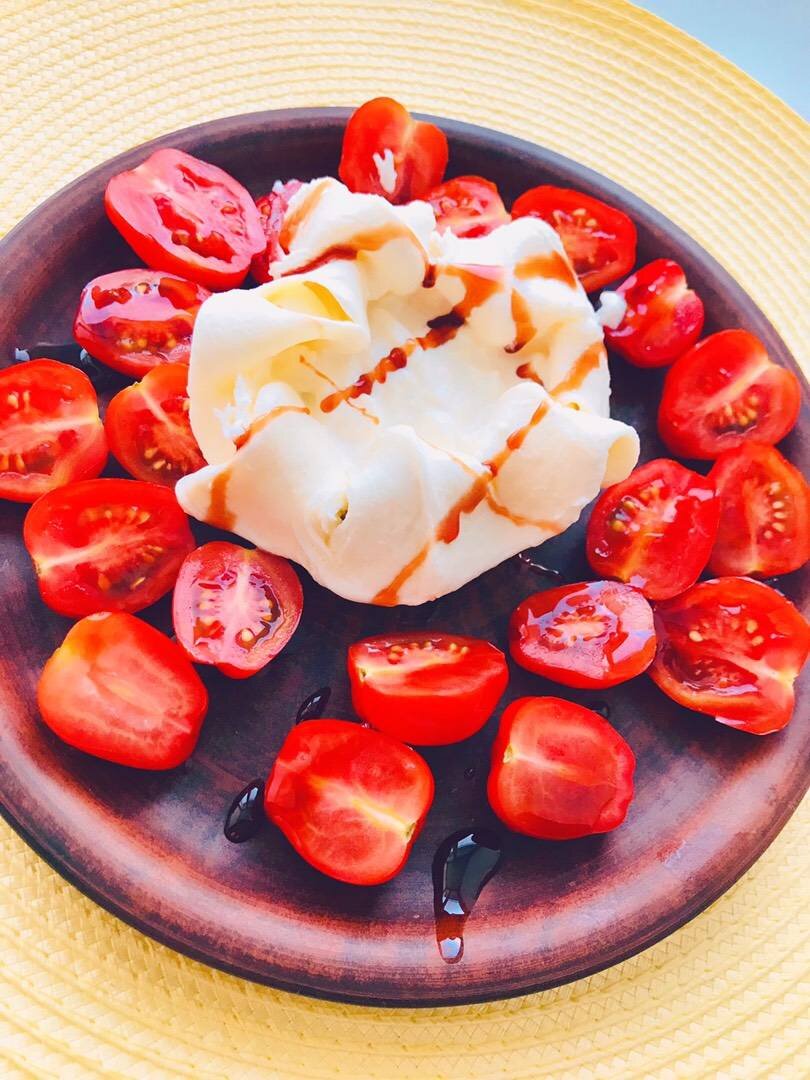 рецепт салата из моцареллы с помидорами черри | Дзен