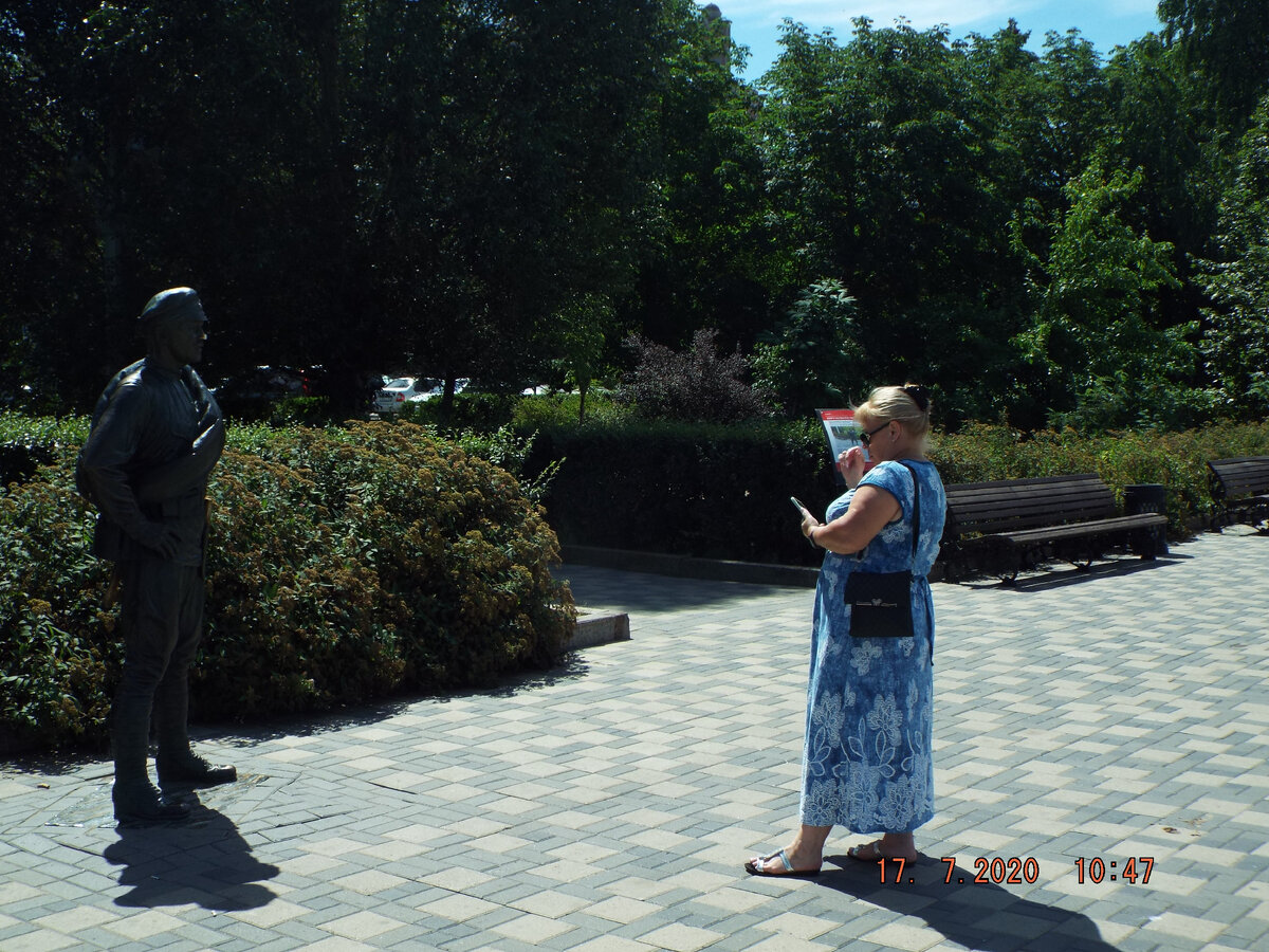 Простите, а вы правда тот самый товарищ Сухов?