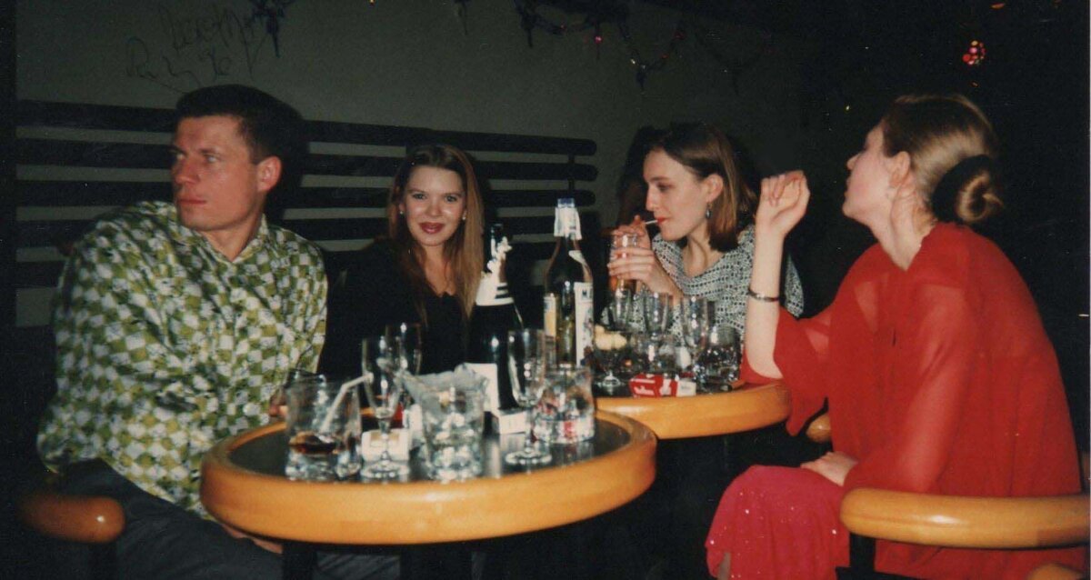 Автор с компанией в ночном клубе "Сова". Фотографий из "Рубина", к сожалению нет. Фото из личного архива.