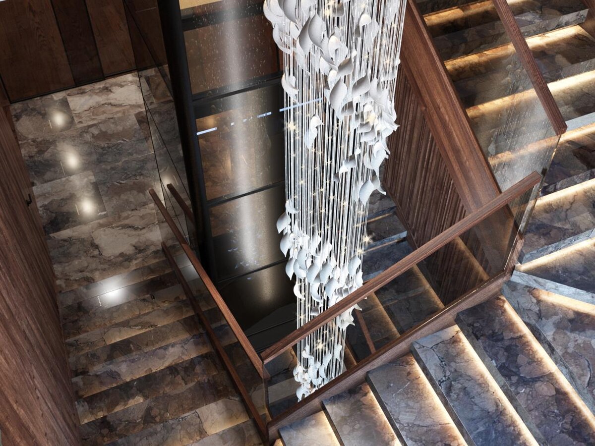 Панорамный лифт, вписанный в лестницу частного дома