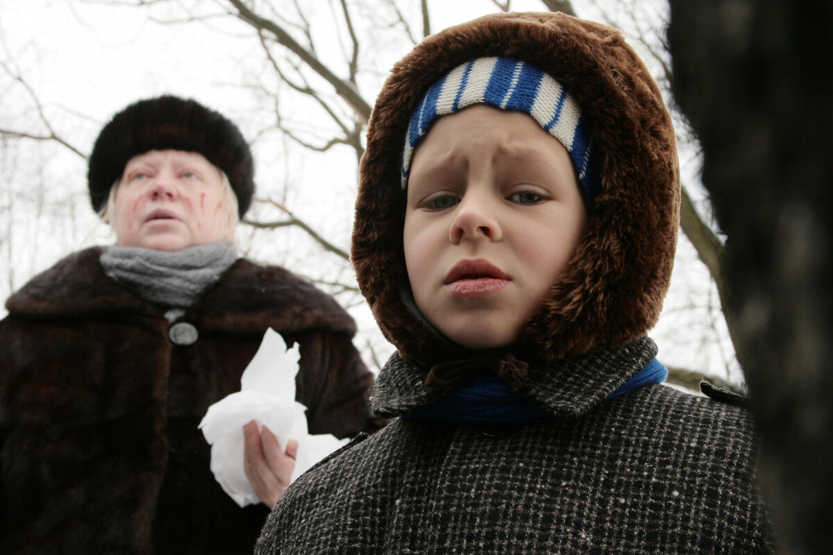 Кадр из фильма "Похороните меня за плинтусом, 2008 г., kinomania.ru