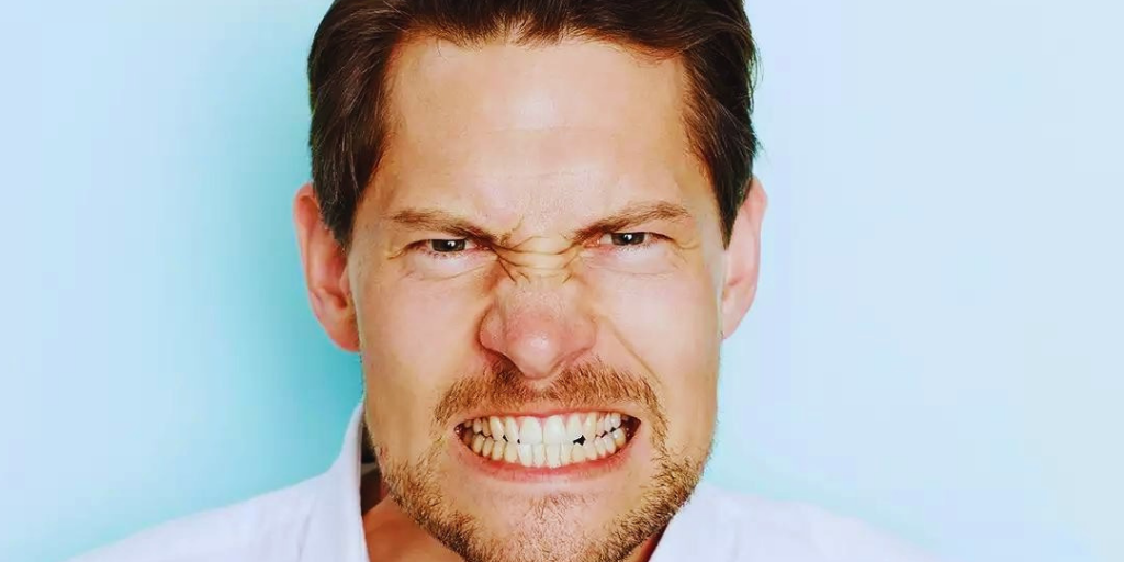 Сжимаю зубы. Сжимаю зубы. Сжимаю зубы. Сжатые зубы. Сжимаю зубы.