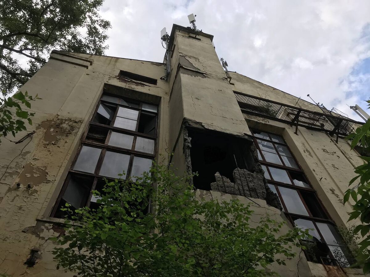 Заброшенный завод духов и душистых веществ, Москва. 