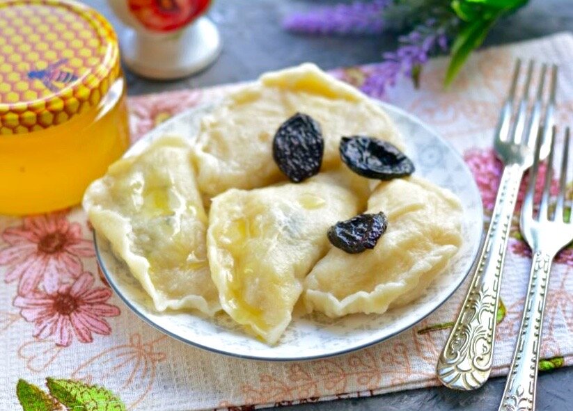 Вареники с черносливом.