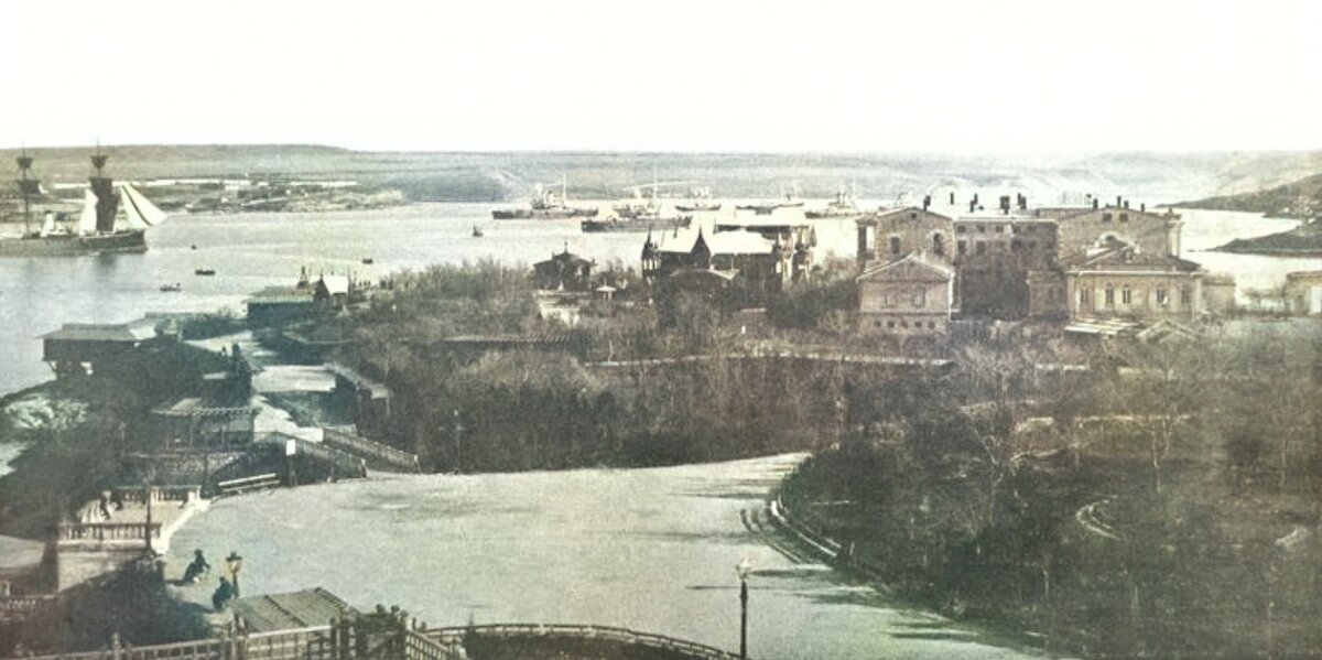 Вид на Севастопольский рейд, на котором осенью 1895 года И.С. Заковенко испытывал  свой подводный аппарат