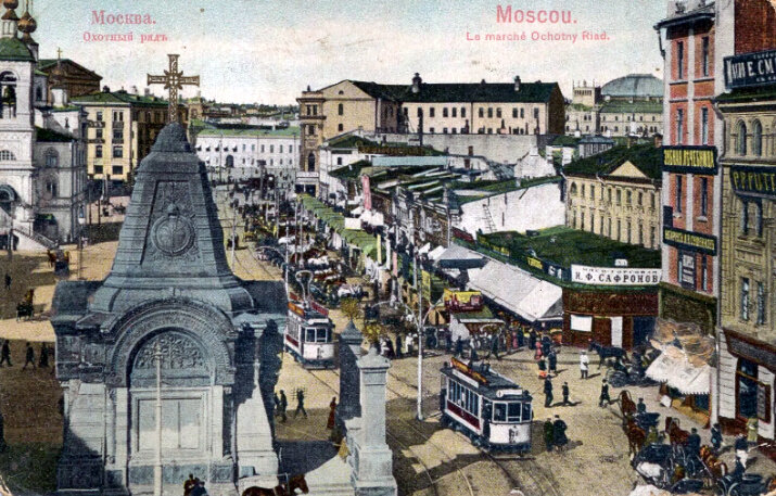 Вид из окна Новокарзинкинских номеров на Моисеевскую площадь