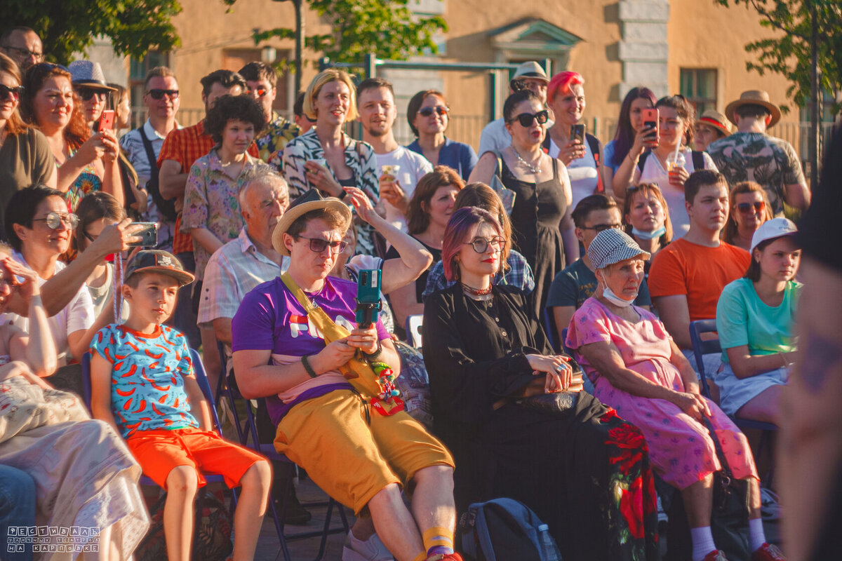 I фестиваль уличных театров «НА КАРПОВКЕ»