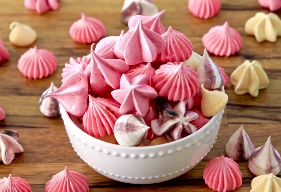 My Cupcakes and Cakes World: MERINGUE KISSES