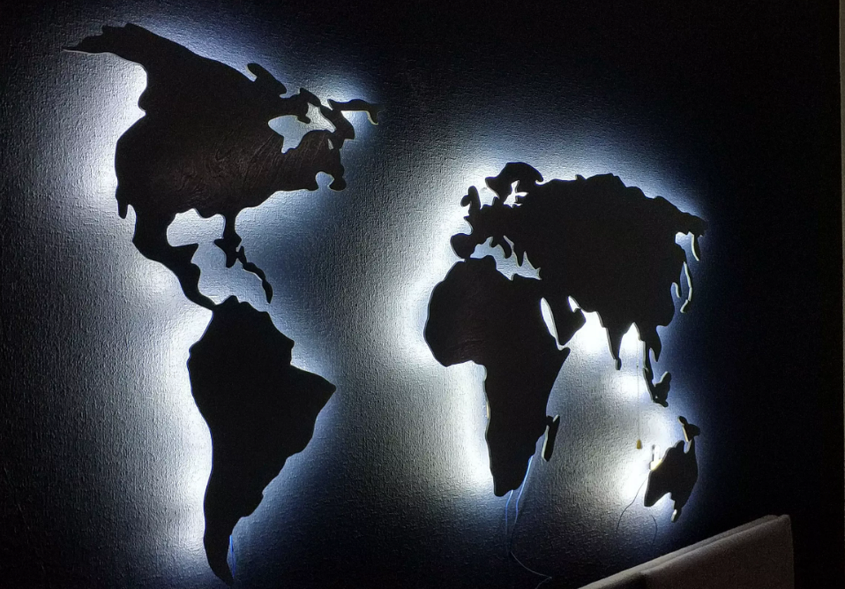 Континенты с подсветкой на стену