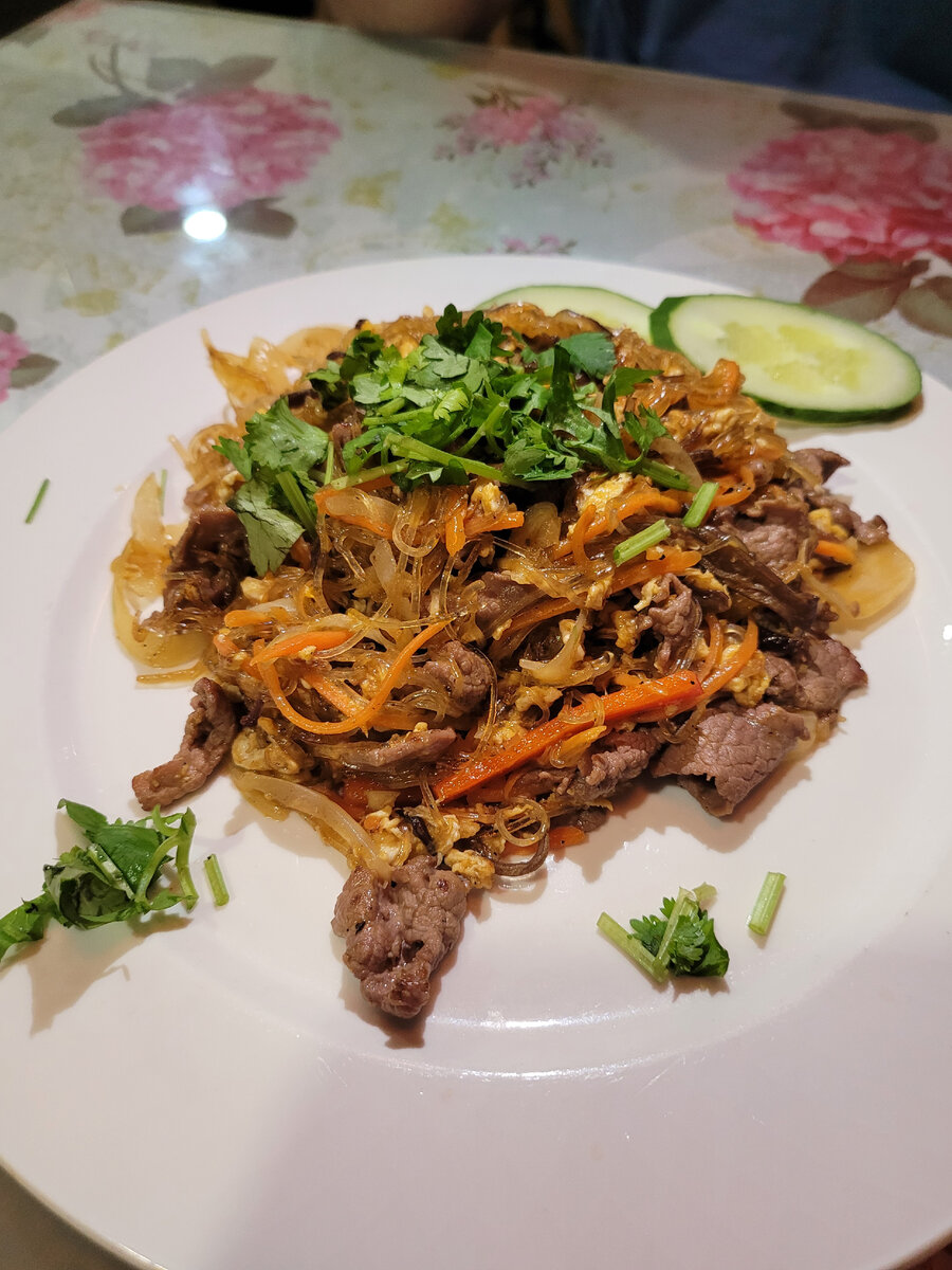 Салат лапша с говядиной