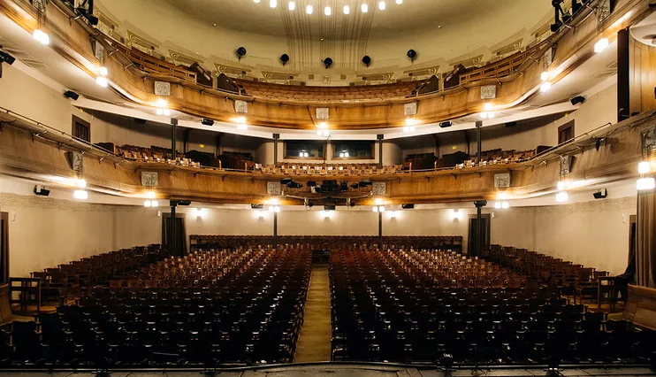 чехова зал. схема малой сцены мхт имени чехова. театр имени моссовета. зал театра мхат им горького. 9 ряд 10 11 место мхт чехова.