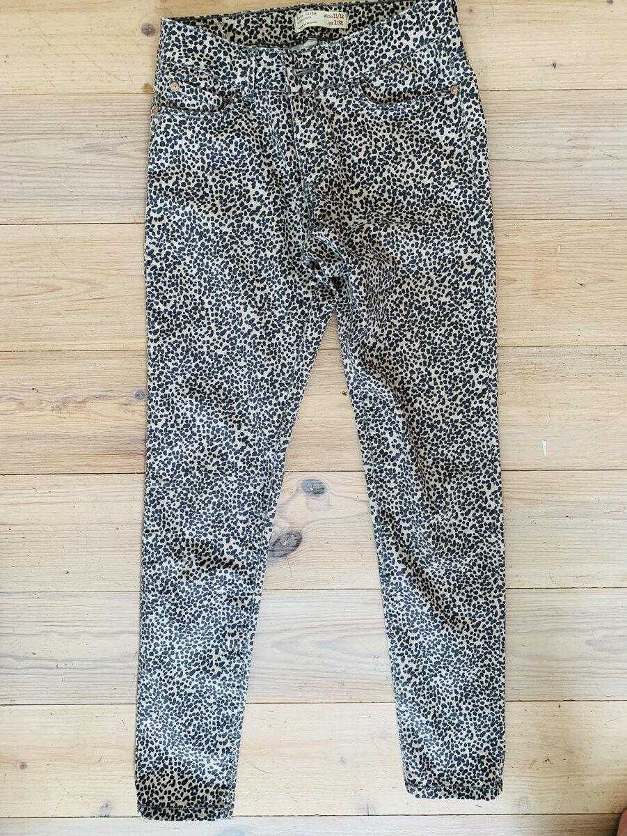 Эти джегинсы я купила в два раза дешевле, чем в магазине. Они были новые, но без этикетки. Фото: архив автора