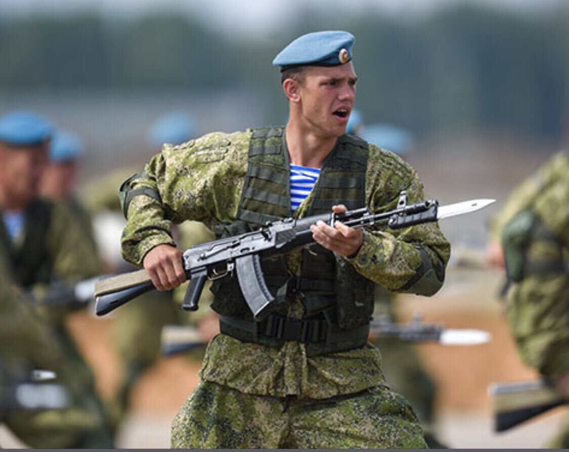 Вооружение воздушно десантных войск. Вооруженные силы РФ ВДВ. ВДВ элита Вооруженных сил. Солдат ВДВ. Русский десантник.