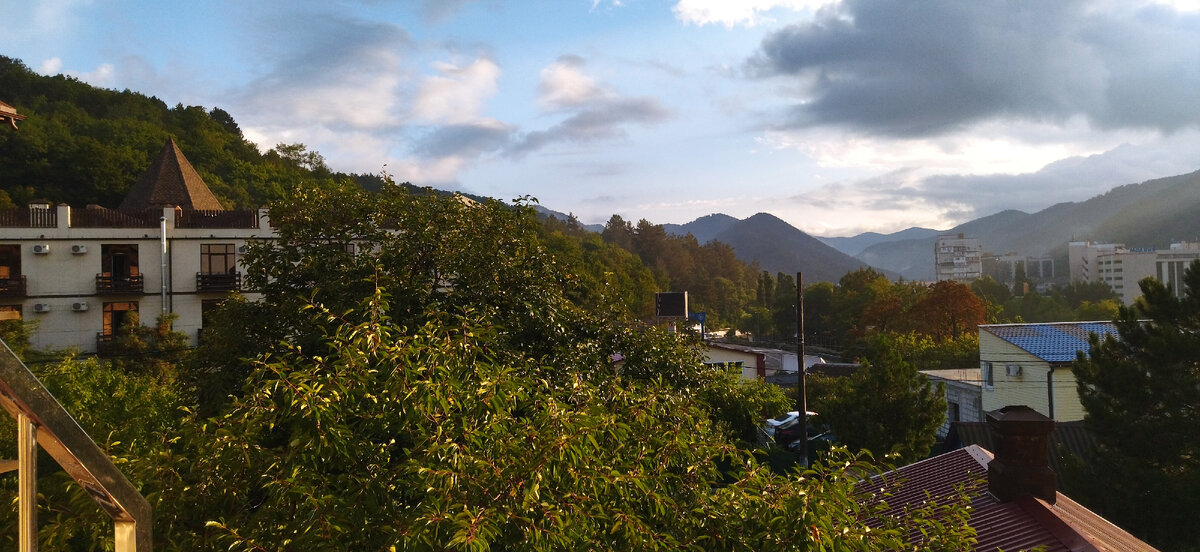 Доброе утро, страна! Моë прекрасное утро. Вид с балкона из моего номера. Фото моë. 