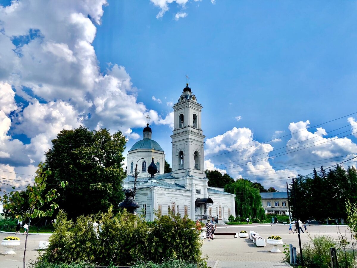 Петропавловский собор - главная достопримечательность г. Таруса и старейшая постройка. 