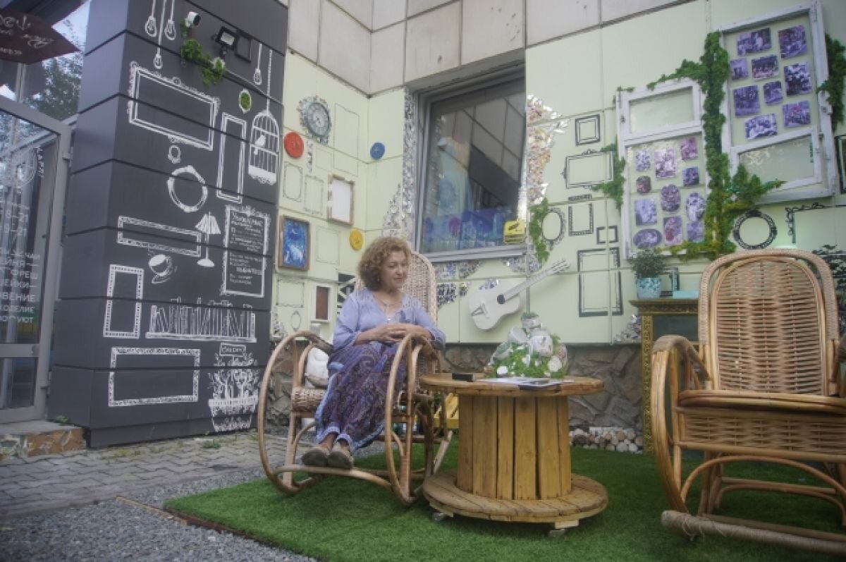    Цветущий колодец. Семья из Екатеринбурга устроила арт-уголок вместо помойки