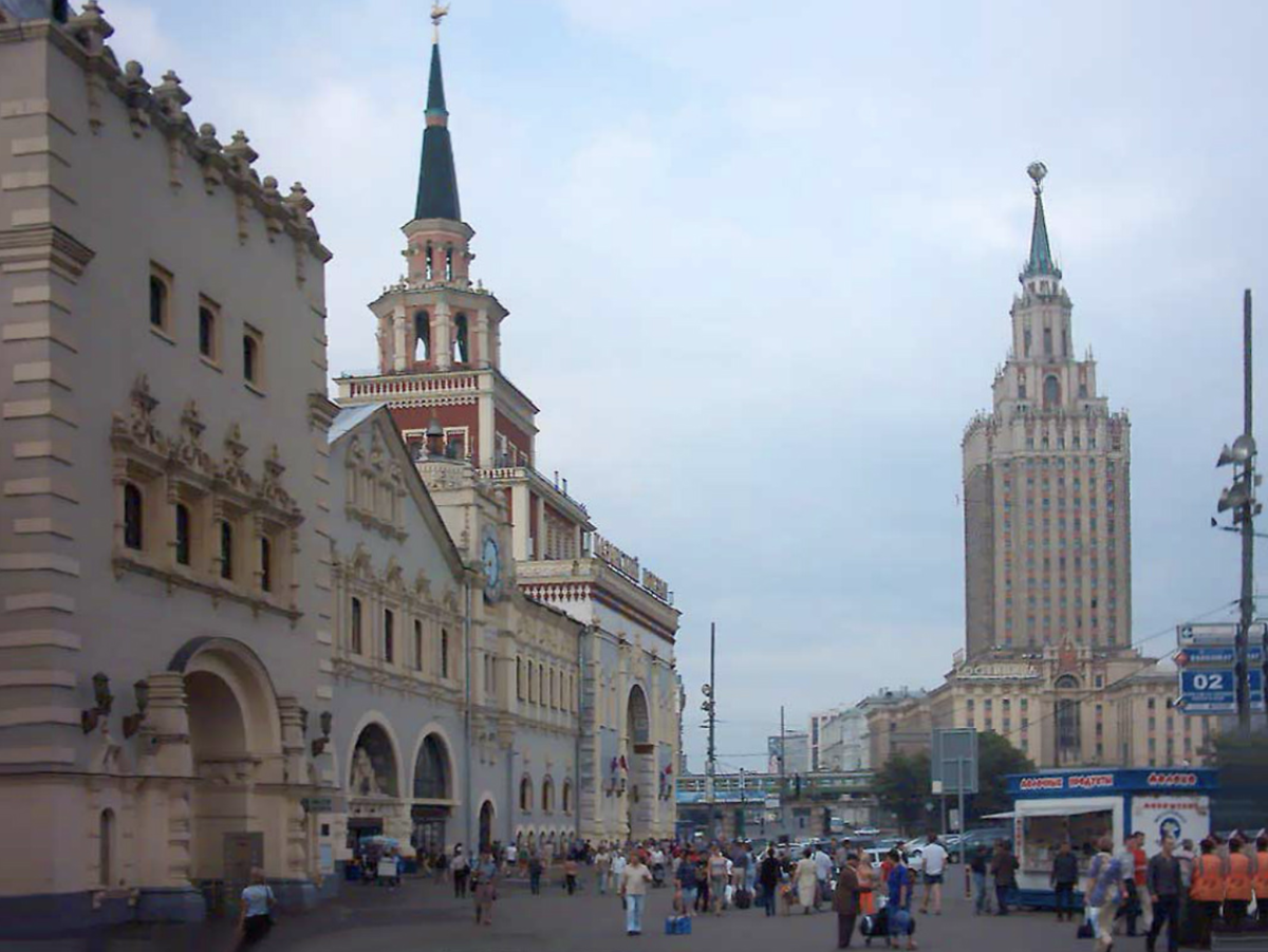 Площадь вокзалов в москве. Площадь Казанского вокзала Москвы. Казанский площадь трех вокзалов. Москва Комсомольская площадь площадь 3 вокзалов. Площадь здания Казанского вокзала.