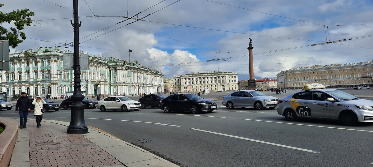 Все та же Дворцовая площадь.