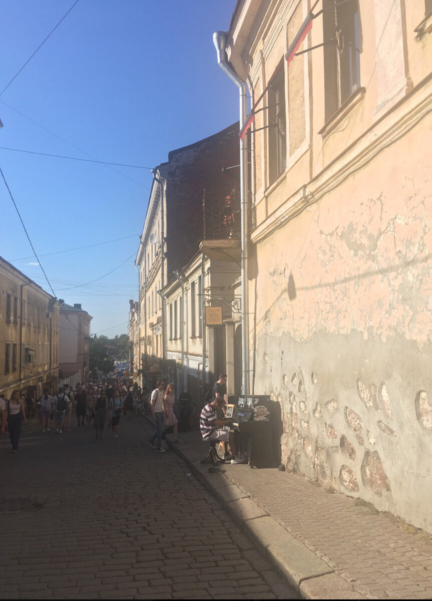 Вход в кафе