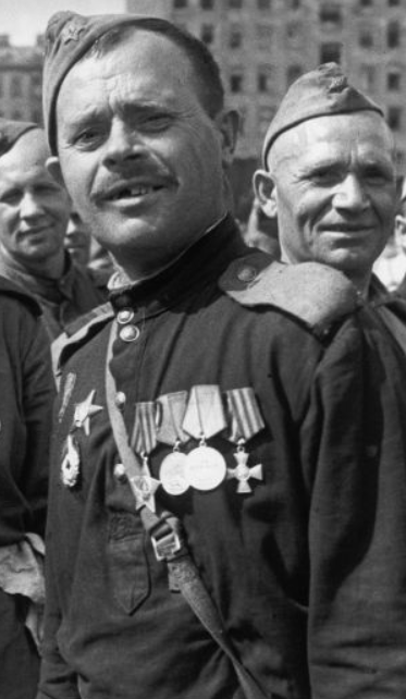 Ф.Г. Вадюхин (фрагмент фото, автор Н.Хандогин, Ленинград 1945 г) https://waralbum.ru/38820/