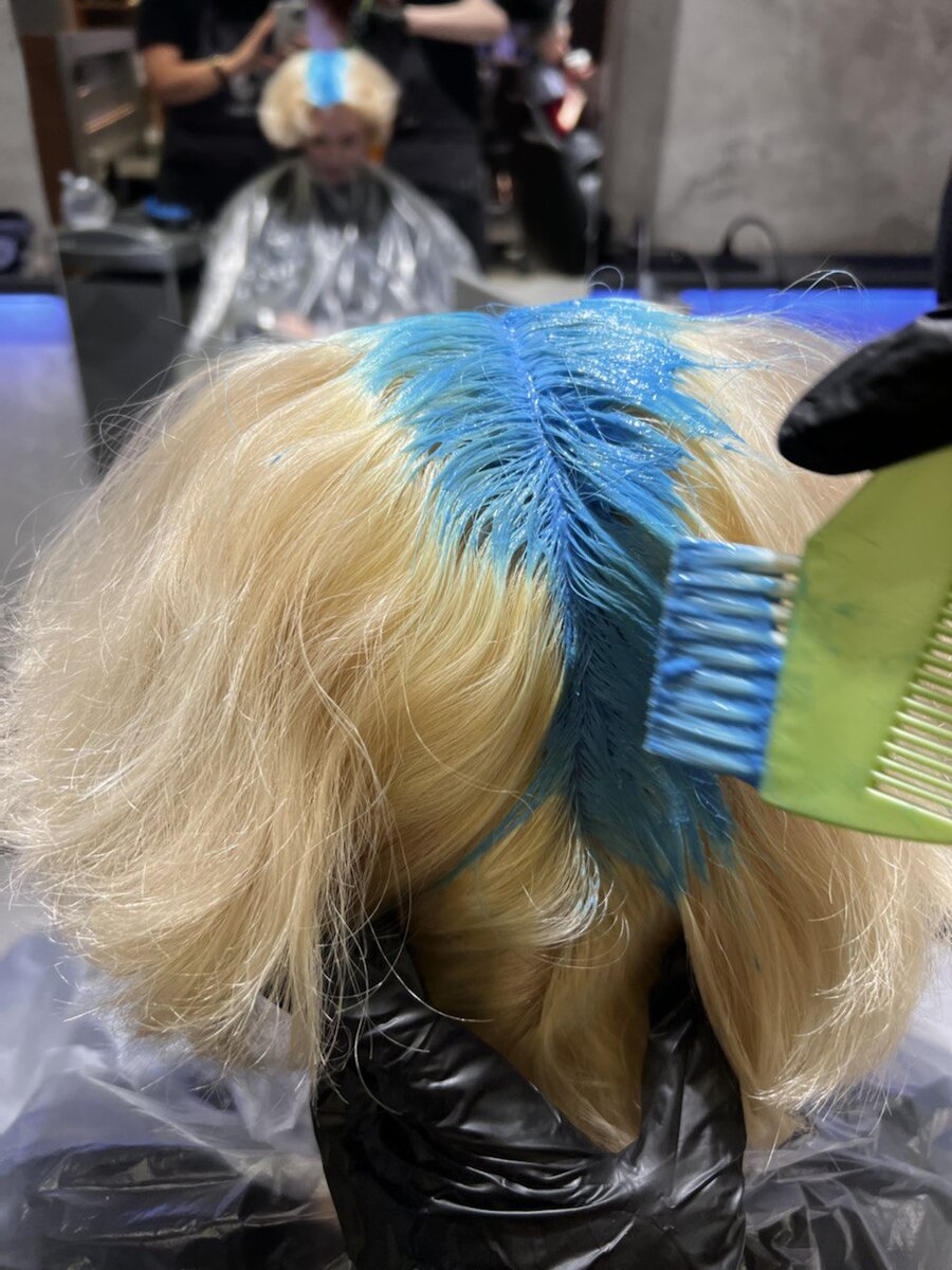 Невероятная игра цвета на всех этапах.