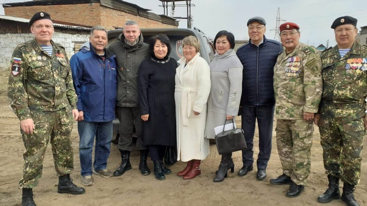     Ветераны МВД, члены «Боевого братства» и отделения «Спецназ «Мужество» отметили педагогов, которые проводят военно-патриотическую работу.