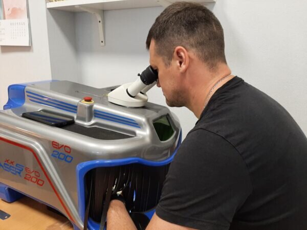 Сегодня представители ювелирной промышленности работают со сложным оборудованием