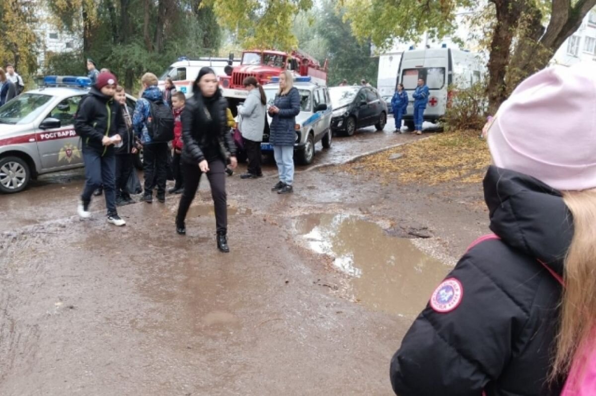    В Новокуйбышевске у школы гулял бывший на учете в психушке парень с оружием