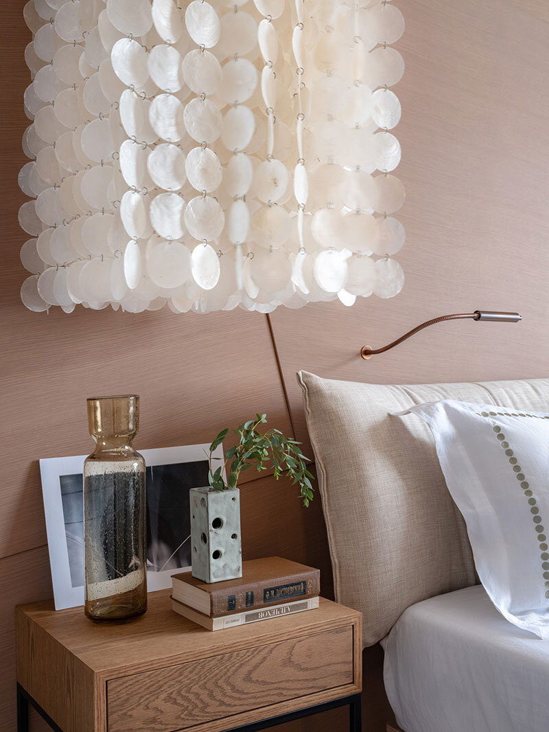 Современный шик и элегантность. Естественные цвета и оригинальный дизайн в квартире нестандартной планировки